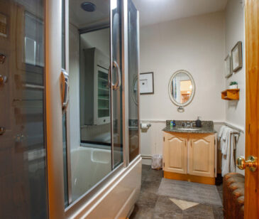 Kedgi Lodge Suite Bathroom with large glazed shower door